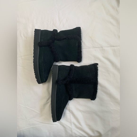 UGG Classic Black Mini Fluff Spill Seam Boot (9) S/N 1112500 🌴 - Picture 4 of 13
